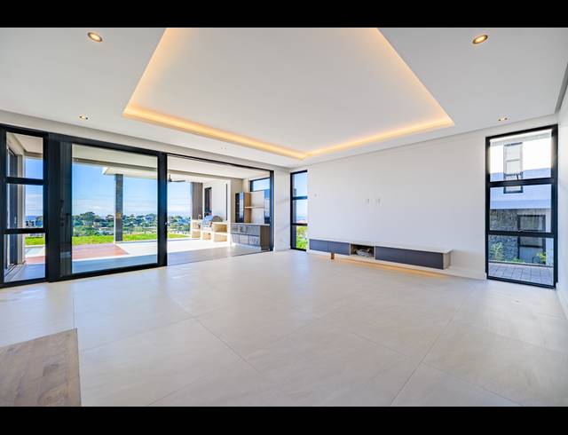 5 BEDROOM HOUSE FOR SALE IN ZULULAMI LUXURY COASTAL ESTATE